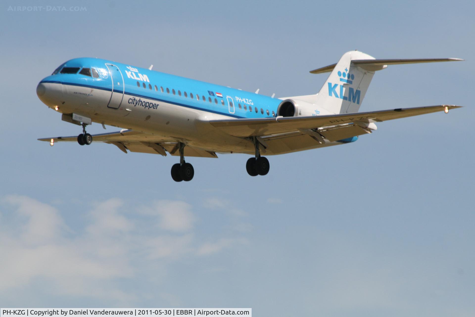 PH-KZG, 1996 Fokker 70 (F-28-0070) C/N 11578, Arrival of flight KL1723 to RWY 25L