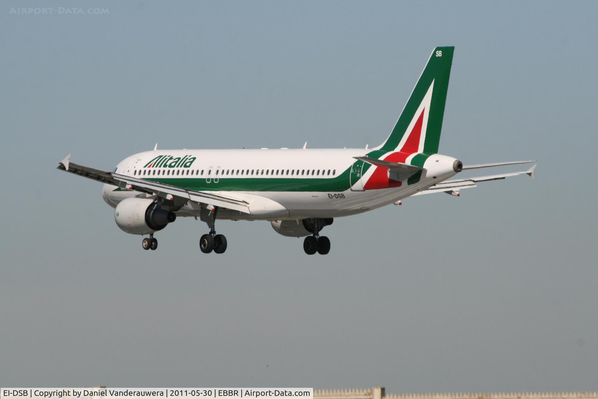 EI-DSB, 2006 Airbus A320-216 C/N 2932, Flight AZ156 is descending to RWY 25L