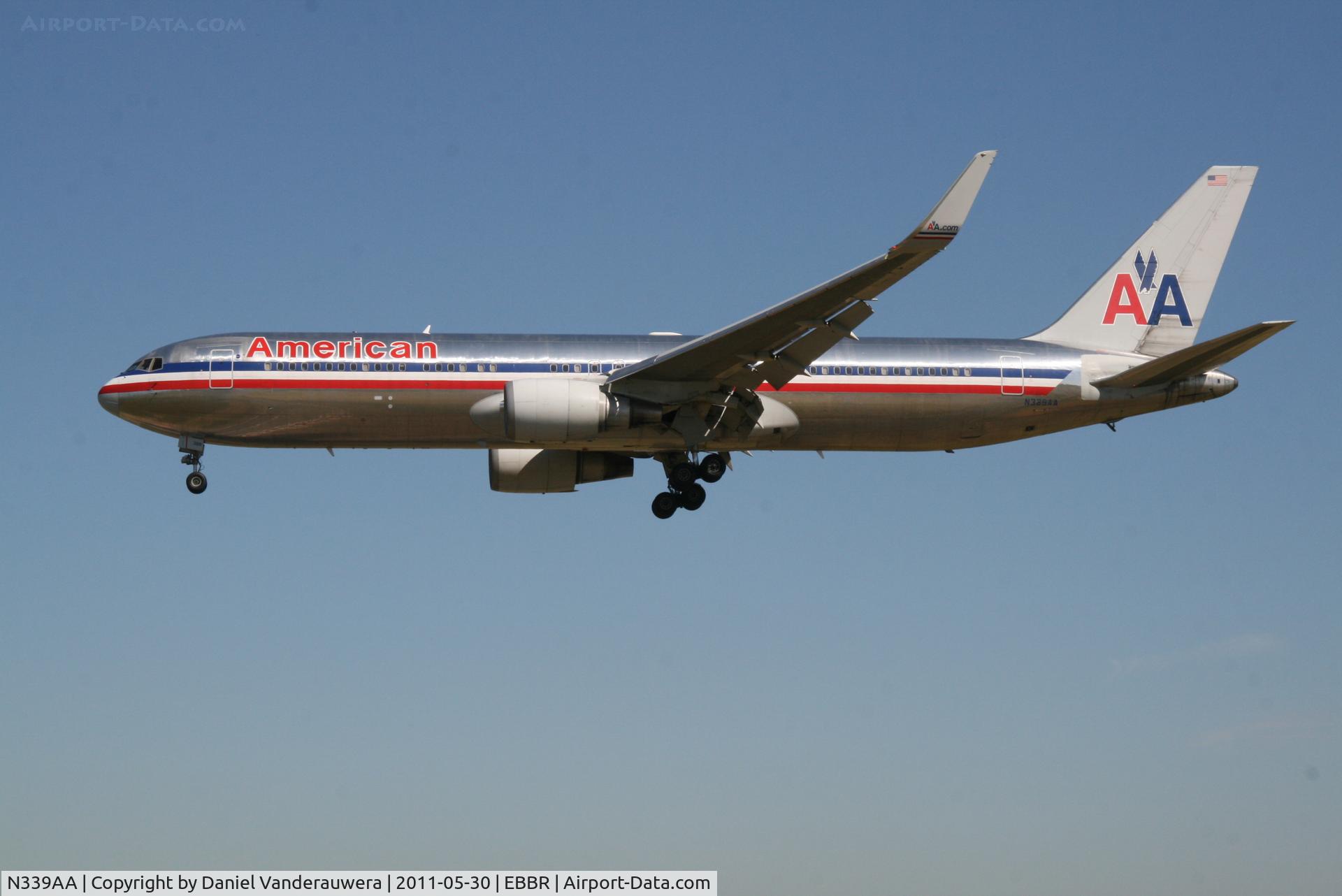 N339AA, 1988 Boeing 767-223 C/N 22336, Arrival of flight AA088 to RWY 25L