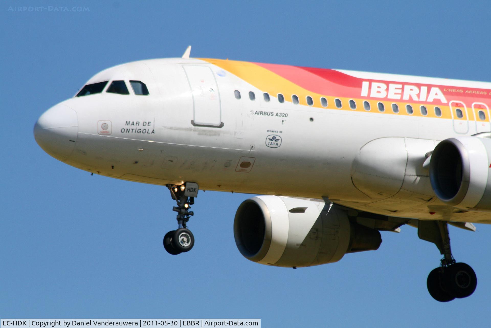 EC-HDK, 1999 Airbus A320-214 C/N 1067, Arrival of flight IB3206 to RWY 25L
