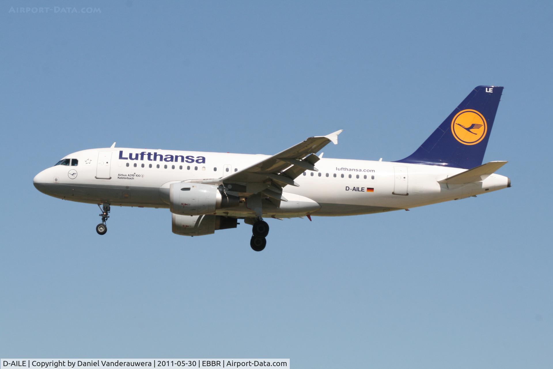 D-AILE, 1996 Airbus A319-114 C/N 627, Arrival of flight LH2286 to RWY 25L