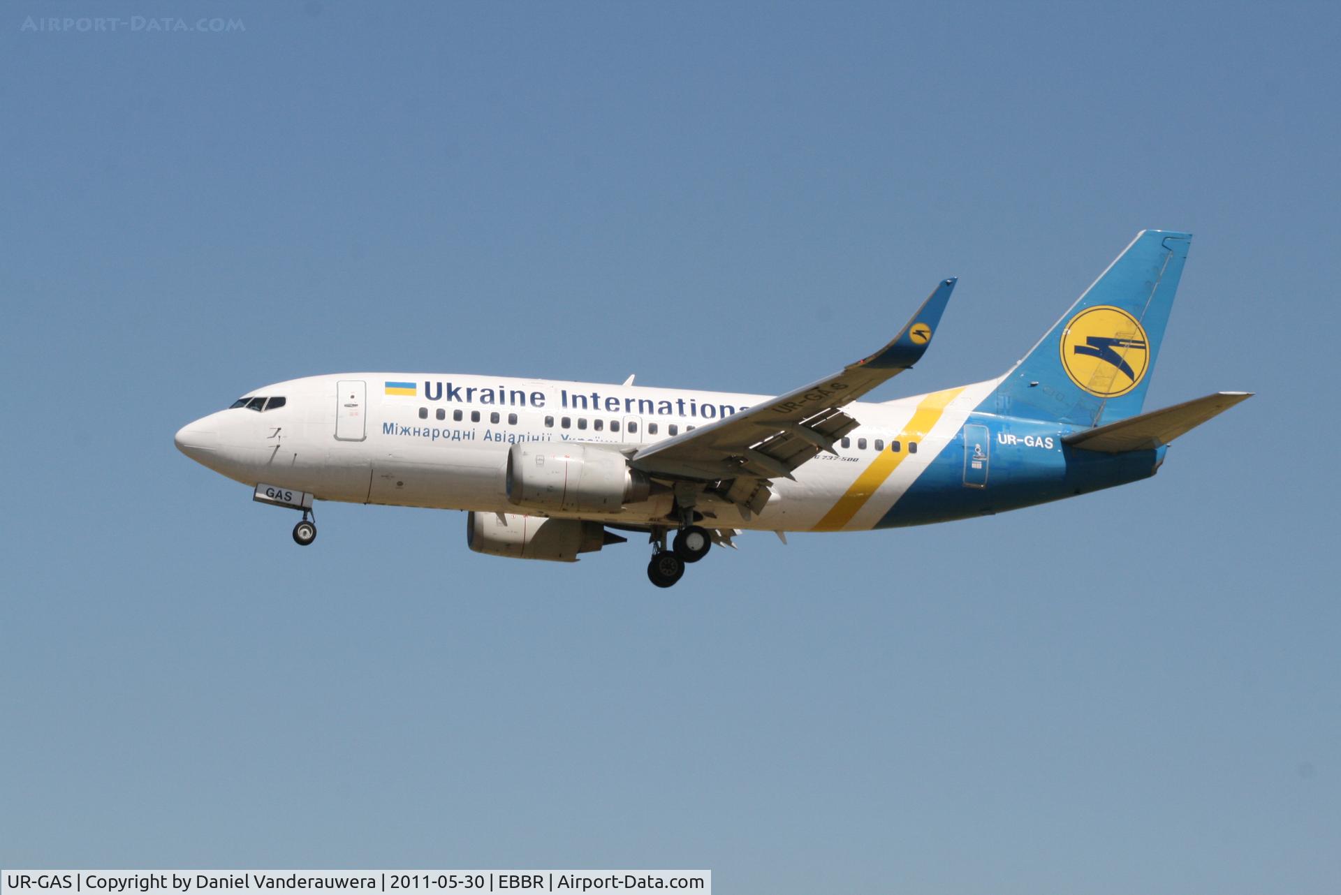 UR-GAS, 1993 Boeing 737-528 C/N 25236, Arrival of flight PS901 to RWY 25L