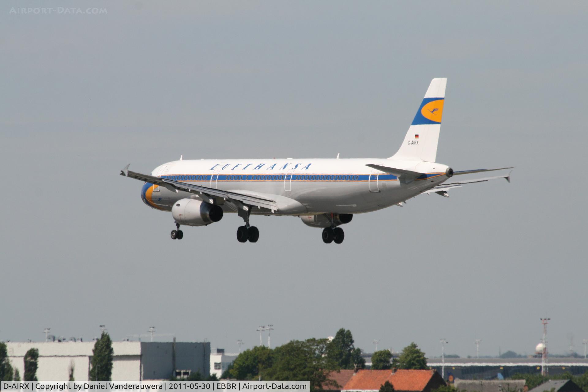 D-AIRX, 1998 Airbus A321-131 C/N 0887, Flight LH1010 is descending to RWY 25L