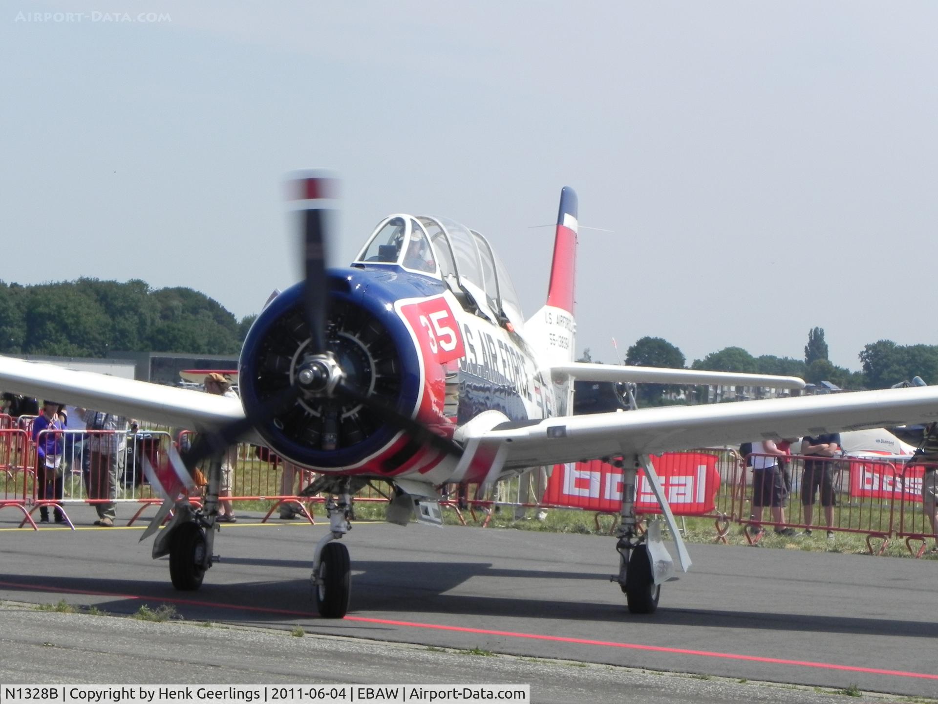 N1328B, 1955 North American T-28B Trojan C/N 200-425, Stampe Fly In 2011