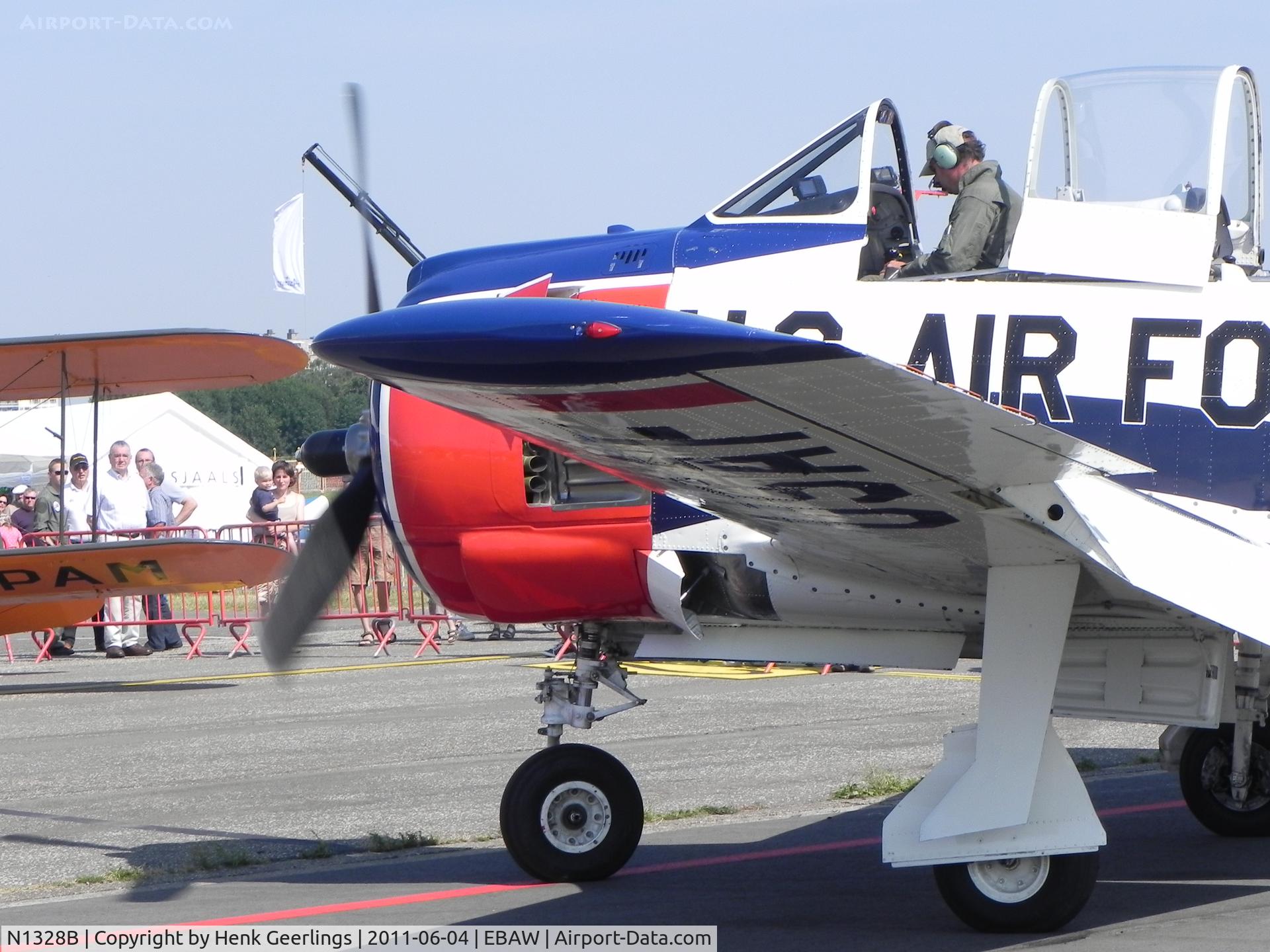 N1328B, 1955 North American T-28B Trojan C/N 200-425, Stampe Fly In 2011