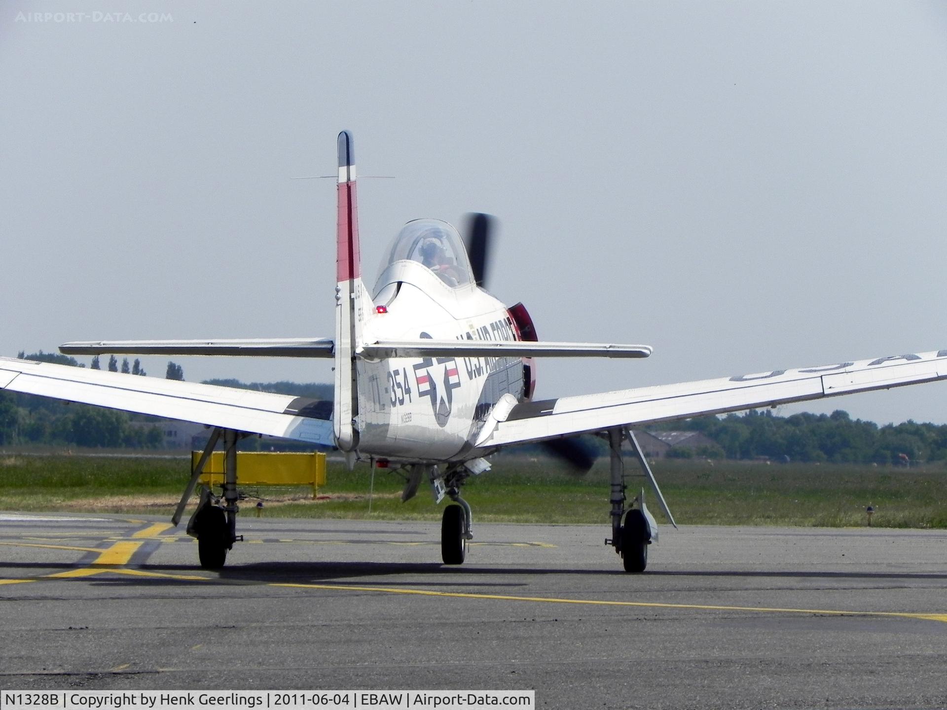 N1328B, 1955 North American T-28B Trojan C/N 200-425, Stampe Fly In 2011