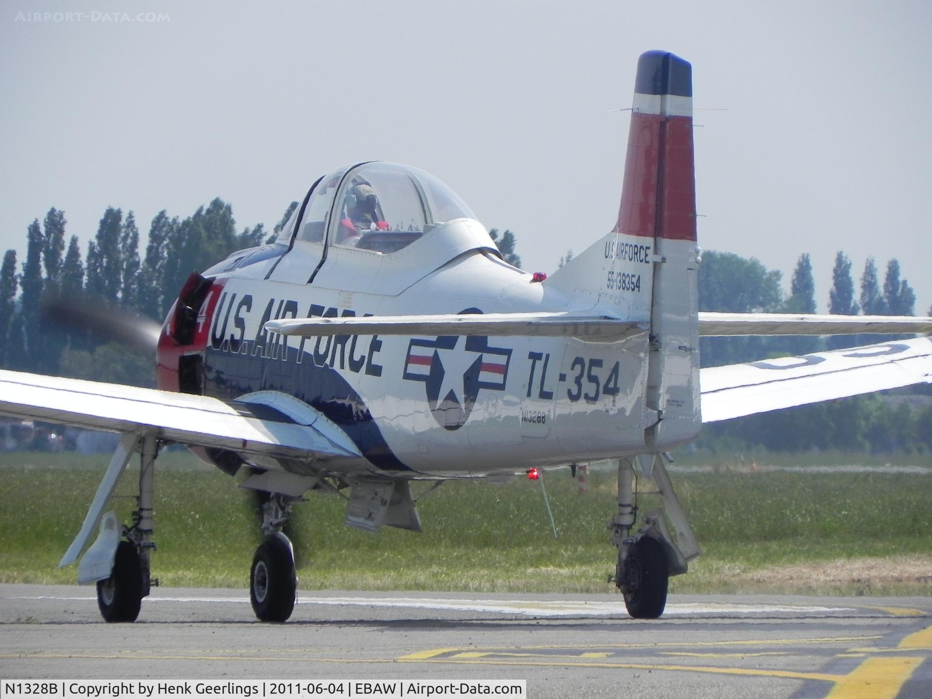N1328B, 1955 North American T-28B Trojan C/N 200-425, Stampe Fly In 2011