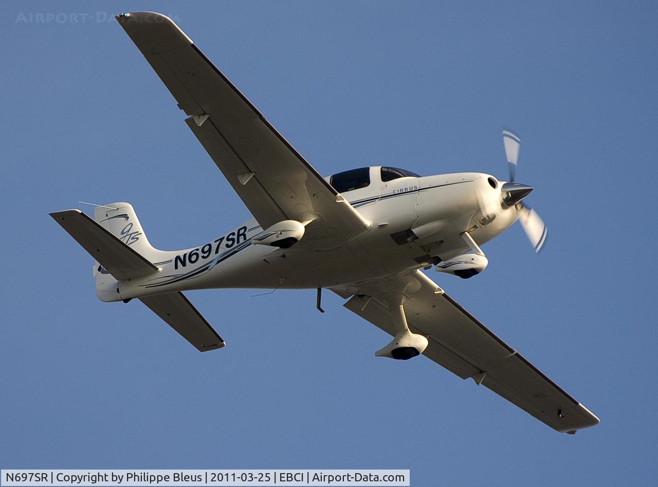 N697SR, 2006 Cirrus SR22 GTS C/N 1827, Beauty on short final rwy 25