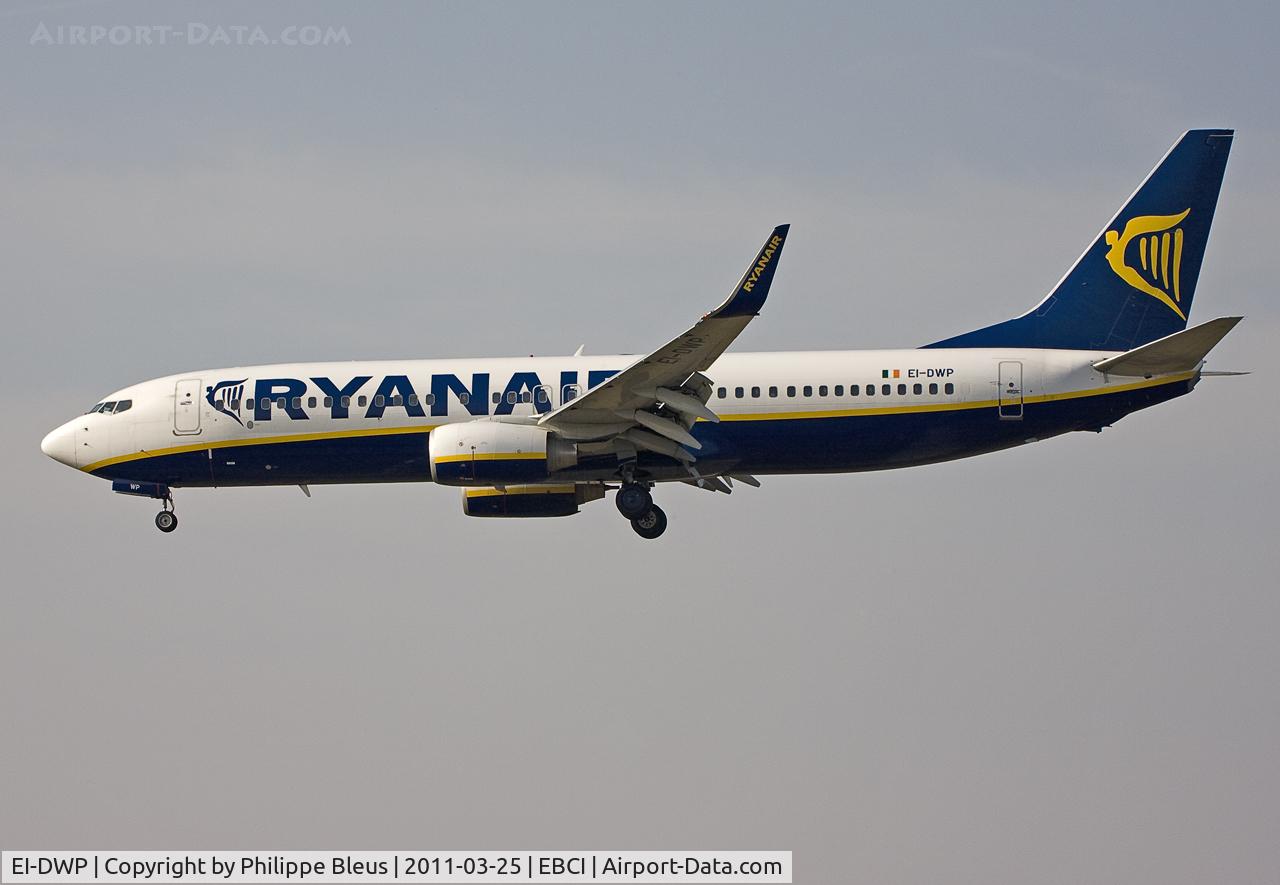 EI-DWP, 2007 Boeing 737-8AS C/N 36082, Short final rwy 25.