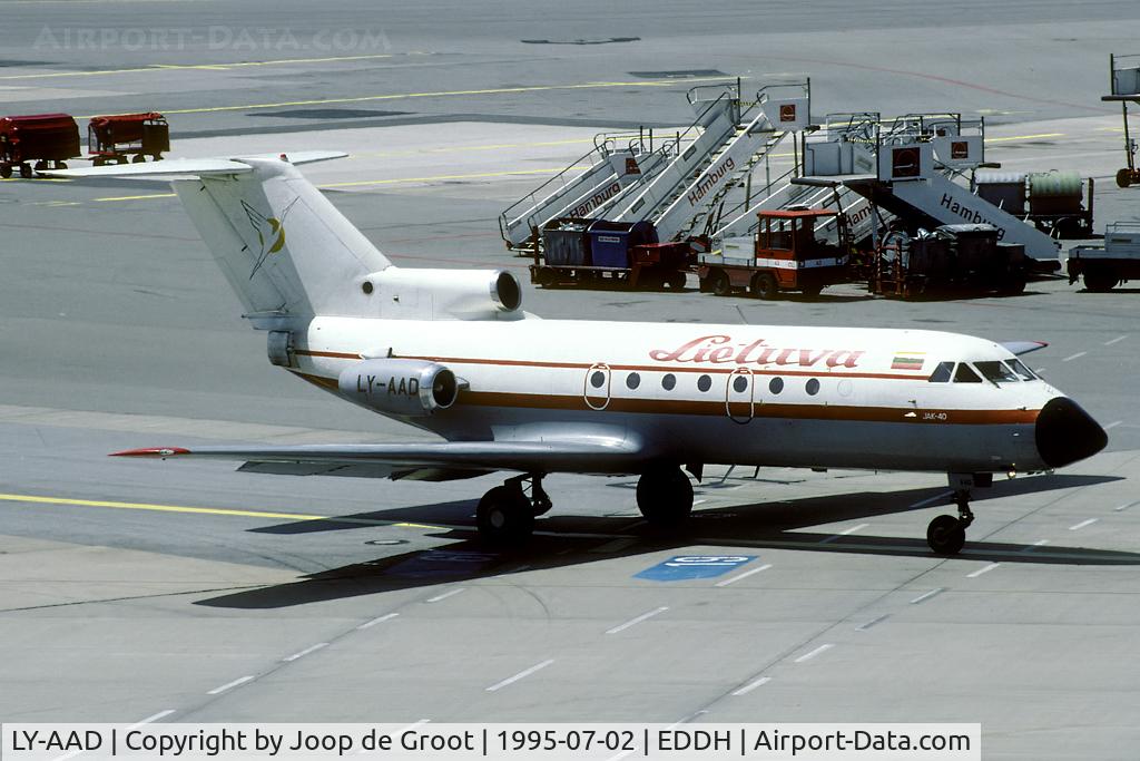 LY-AAD, Yakovlev Yak-40 C/N 9412032, Lietuva