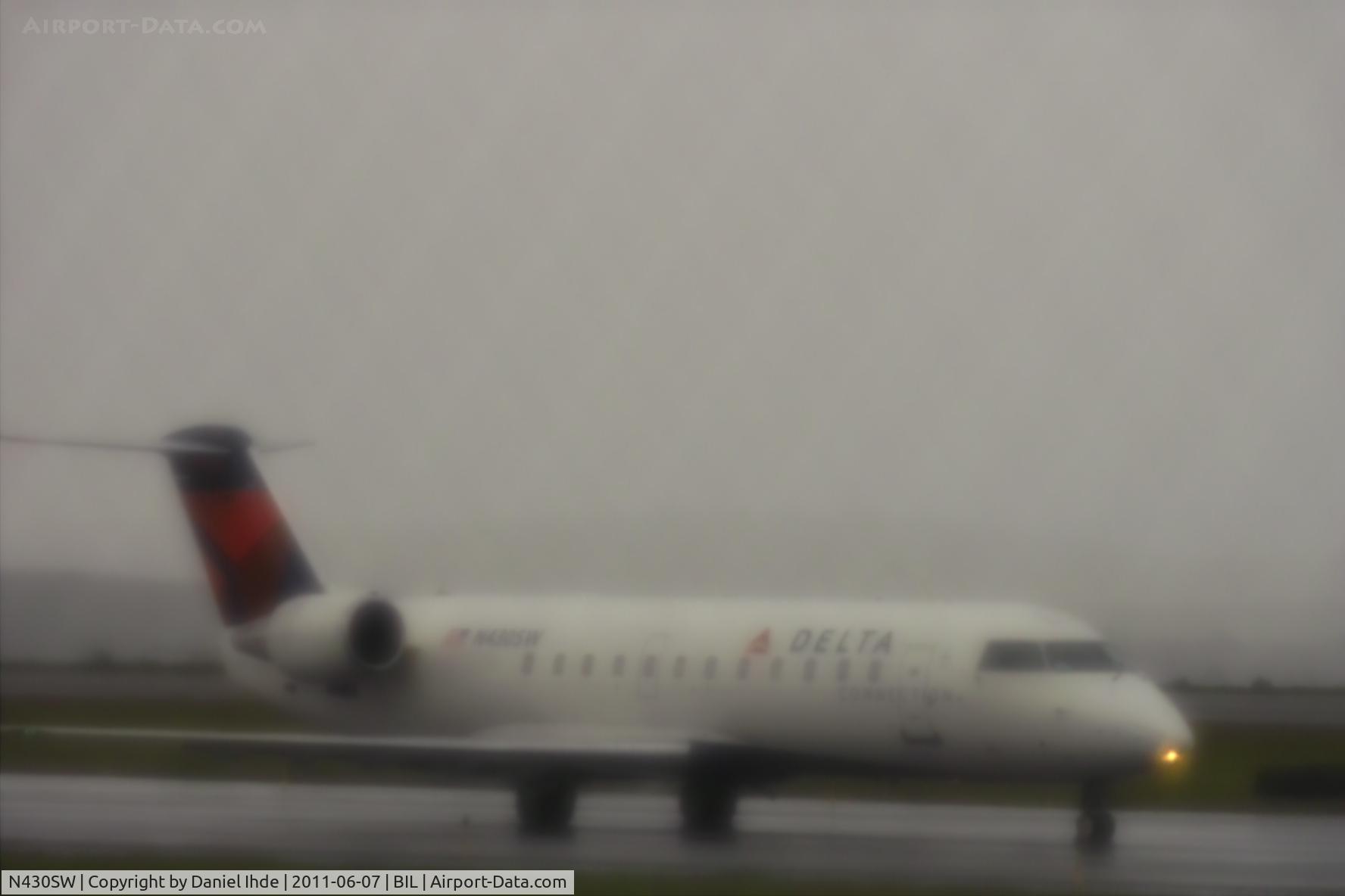 N430SW, 2001 Bombardier CRJ-200LR (CL-600-2B19) C/N 7523, Skywest CL-600 @ BIL --  Yet another rainy day.