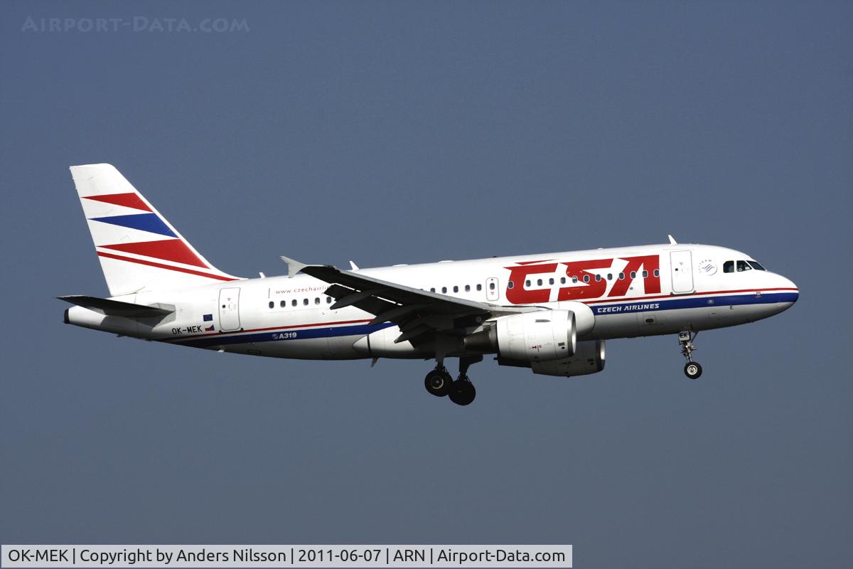 OK-MEK, 2007 Airbus A319-112 C/N 3043, On final approach for runway 19L.