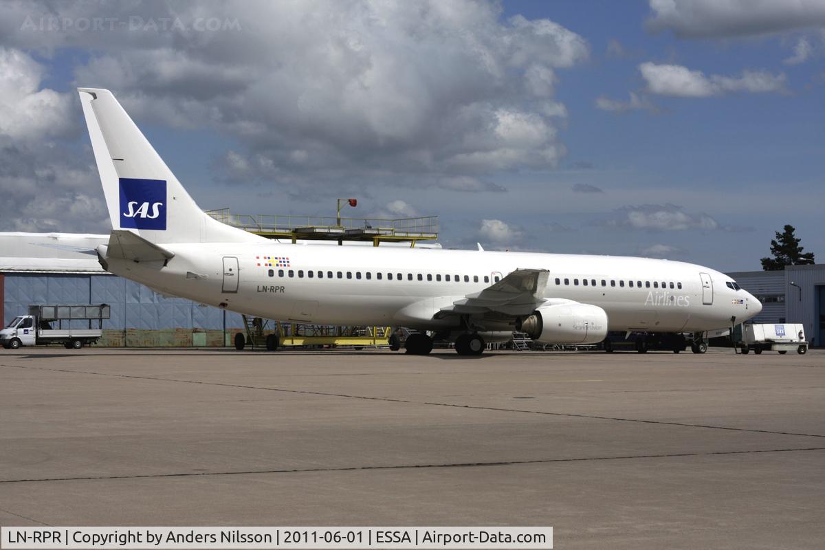 LN-RPR, 2000 Boeing 737-883 C/N 30468, Awaiting delivery to SAS Norge.
