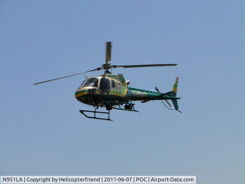 N951LA, 2010 Eurocopter AS-350B-2 Ecureuil C/N 4933, Turning base for taxiway Sierra to air taxi to LA County helipads