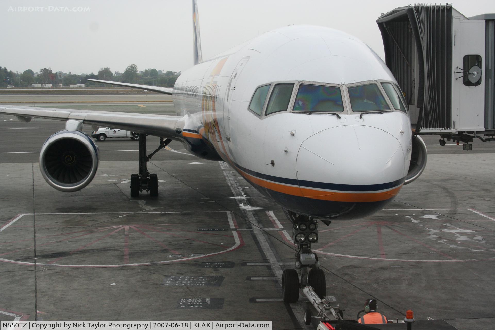 N550TZ, 2001 Boeing 757-33N C/N 32584, Getting ready for pushback