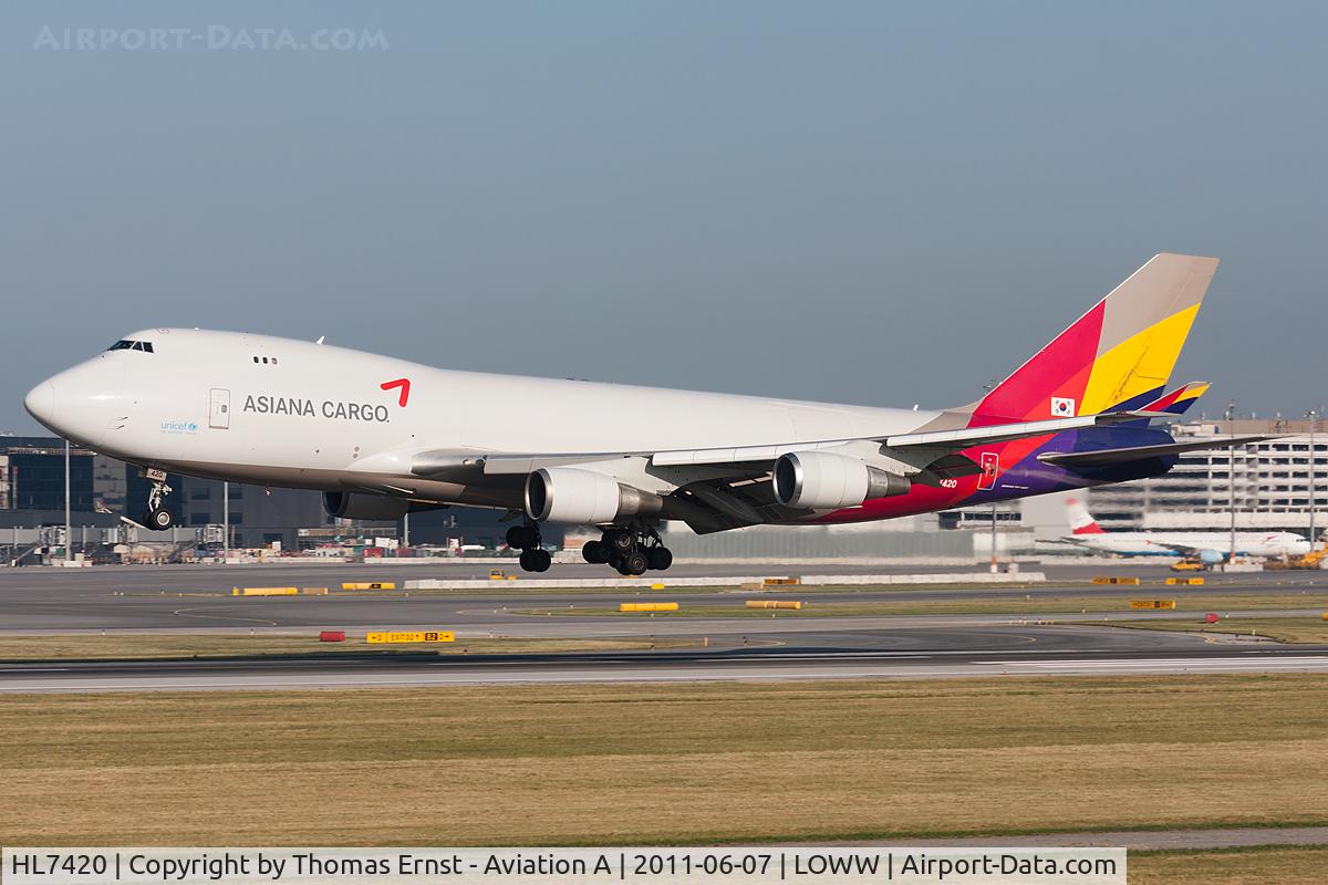 HL7420, 1995 Boeing 747-48EF (SCD) C/N 25783, Finals runway 16