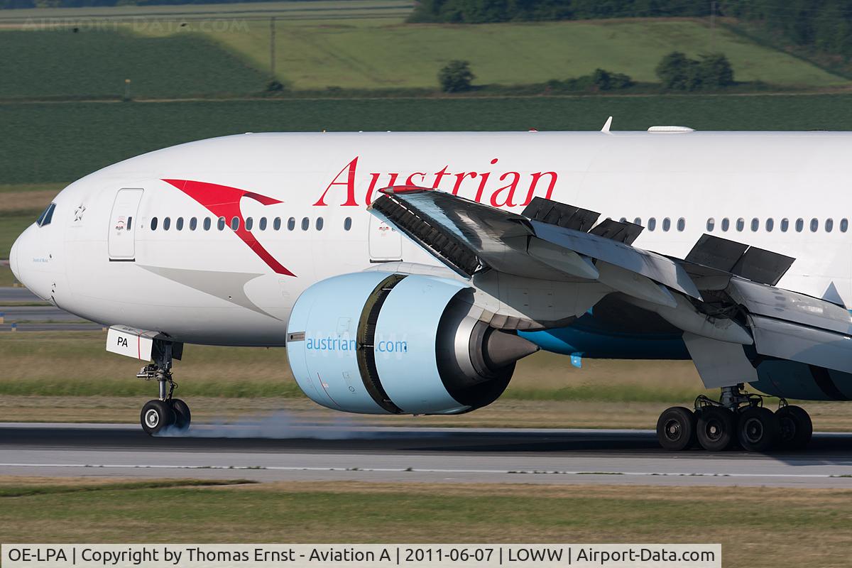 OE-LPA, 1997 Boeing 777-2Z9/ER C/N 28698, touchdown runway 16