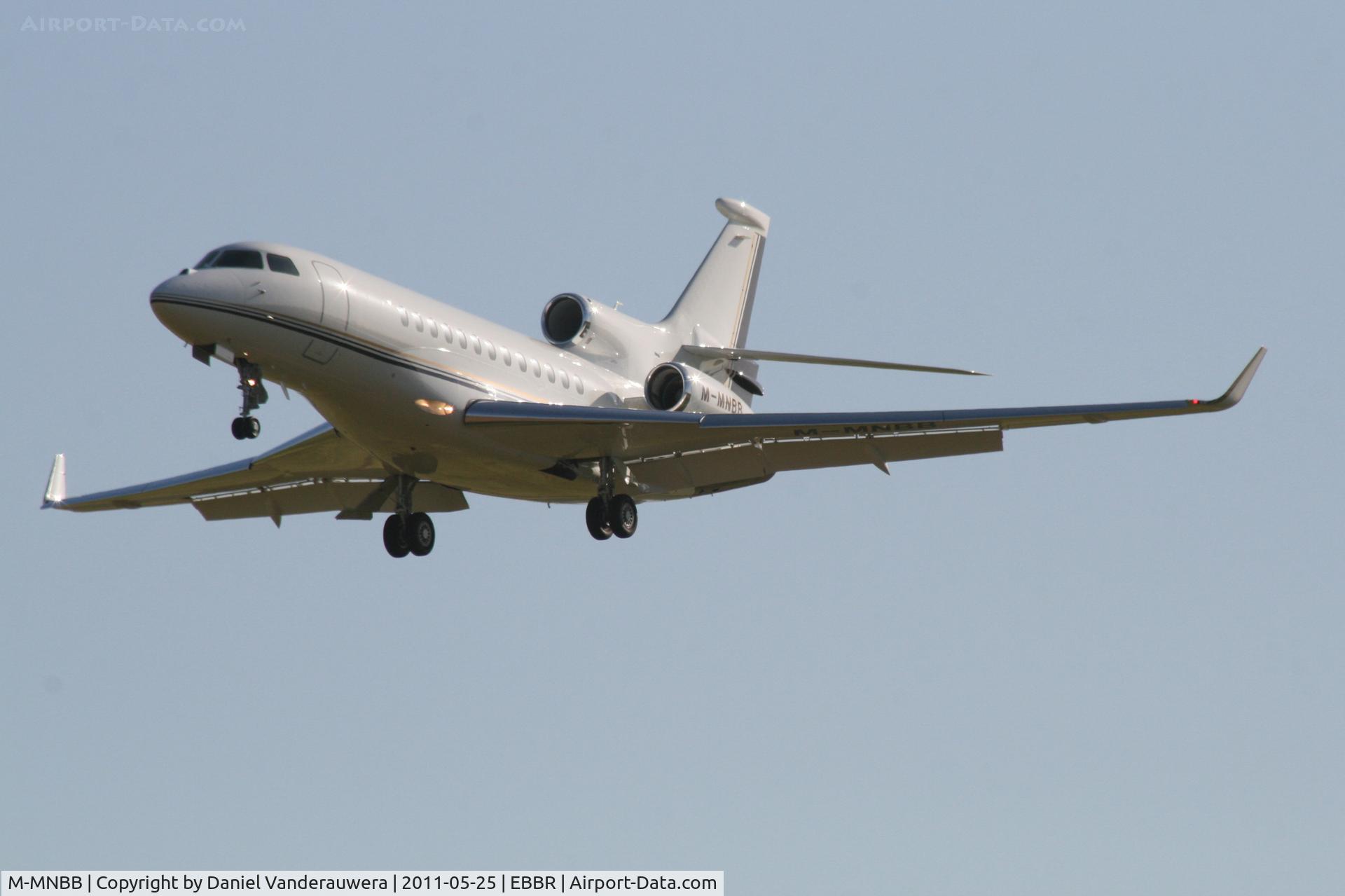 M-MNBB, 2010 Dassault Falcon 7X C/N 91, Arriving to RWY 25L
