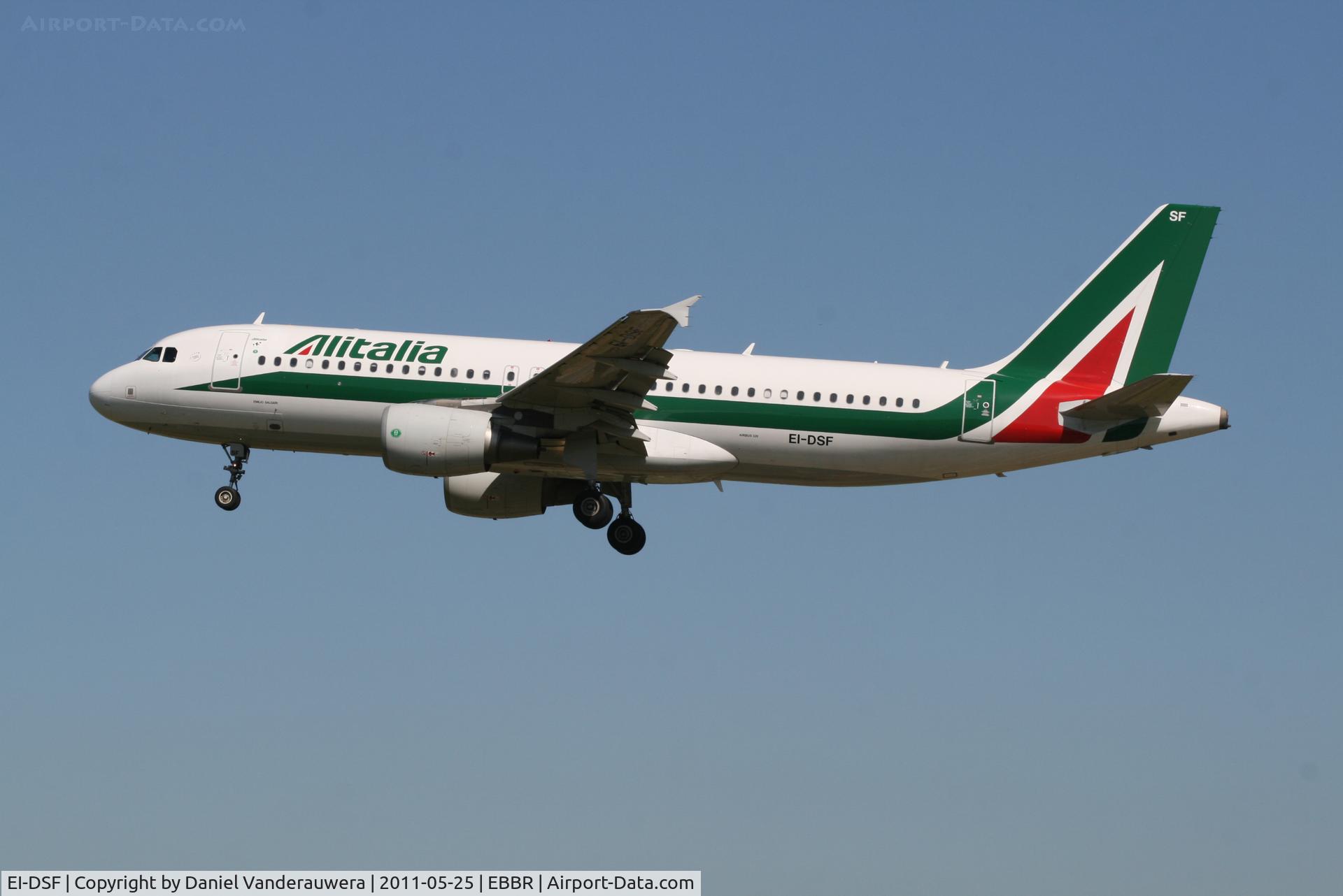 EI-DSF, 2007 Airbus A320-216 C/N 3080, Flight AZ156 is descending to RWY 25L