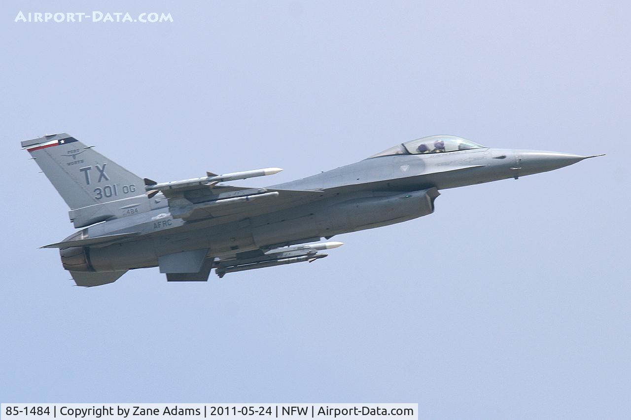 85-1484, 1985 General Dynamics F-16C Fighting Falcon C/N 5C-264, 301st FW F-16 Departing NAS Fort Worth 457th FG