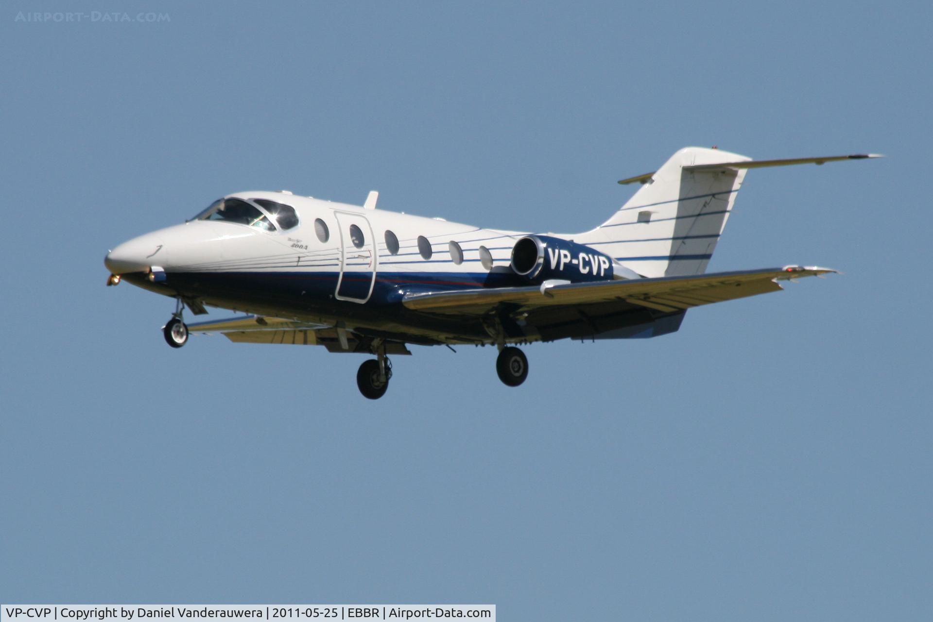 VP-CVP, 2000 Beechcraft 400A Beechjet C/N RK-300, Arriving to RWY 25L