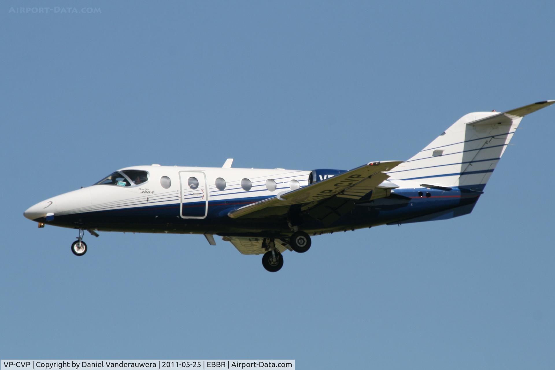 VP-CVP, 2000 Beechcraft 400A Beechjet C/N RK-300, Descending to RWY 25L