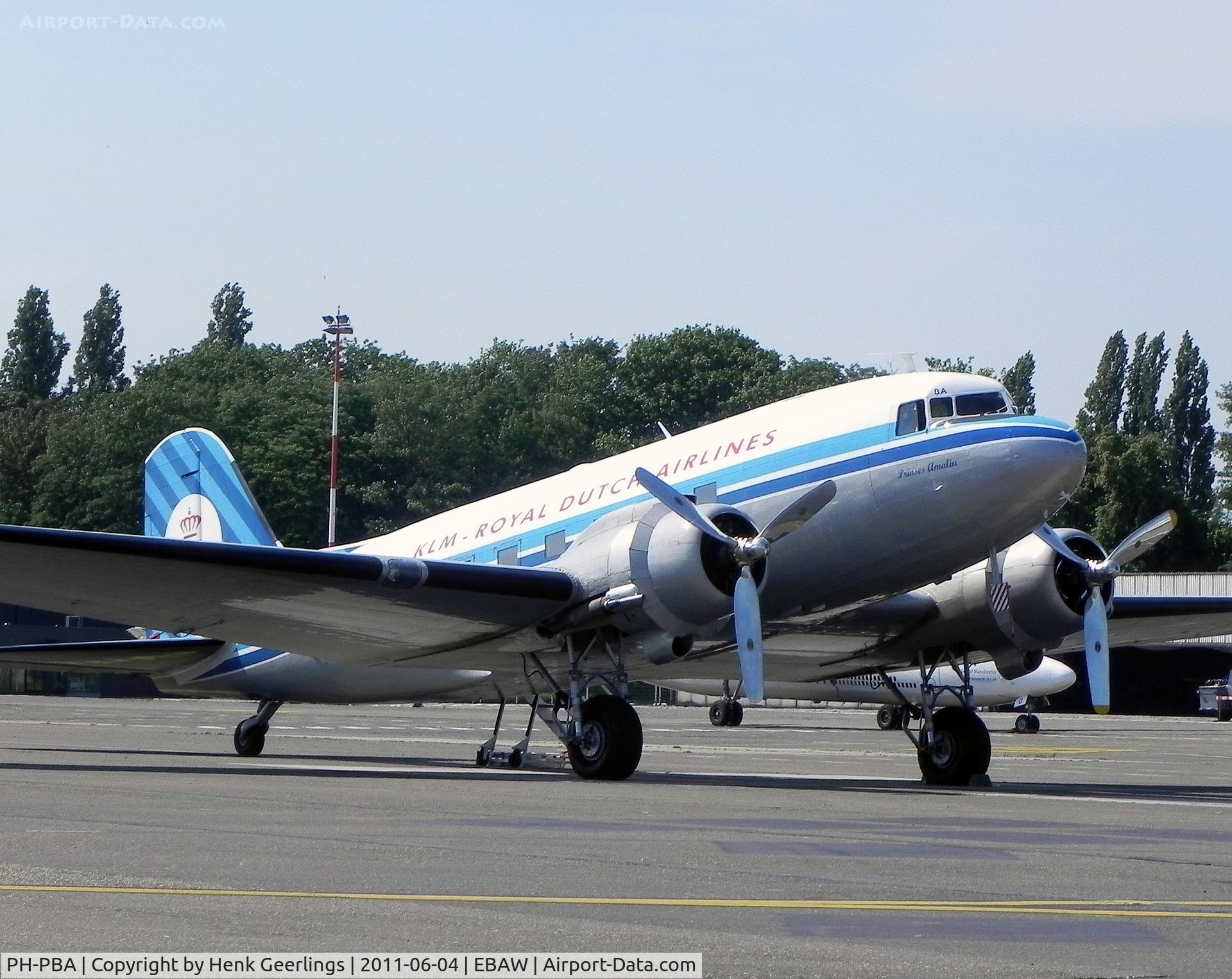 PH-PBA, 1943 Douglas DC-3C-S1C3G (C-47A-75-DL) C/N 19434, Stampe Fly In , 2011