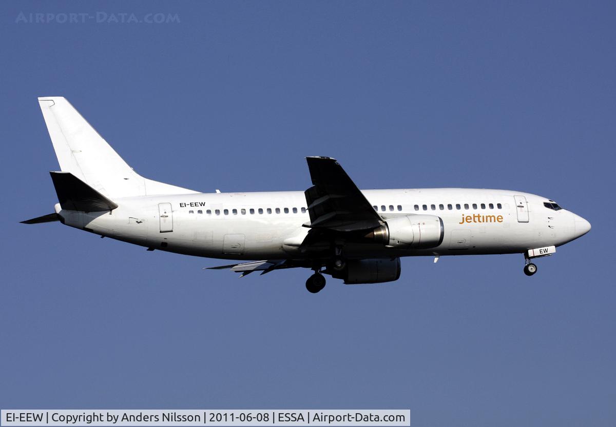 EI-EEW, 1987 Boeing 737-375 C/N 23808, On filnal approach for runway 19L.