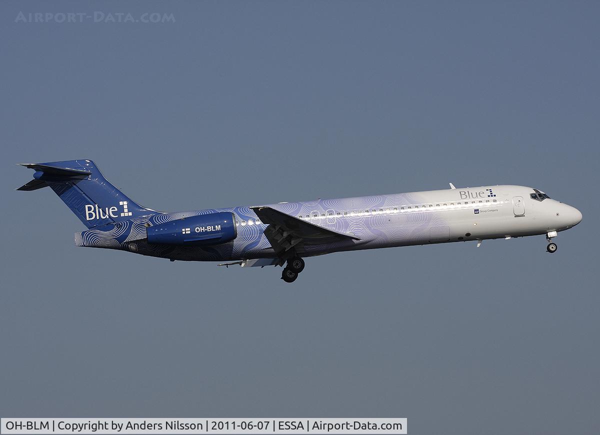 OH-BLM, 2001 Boeing 717-23S C/N 55066, On final approach for runway 19L
