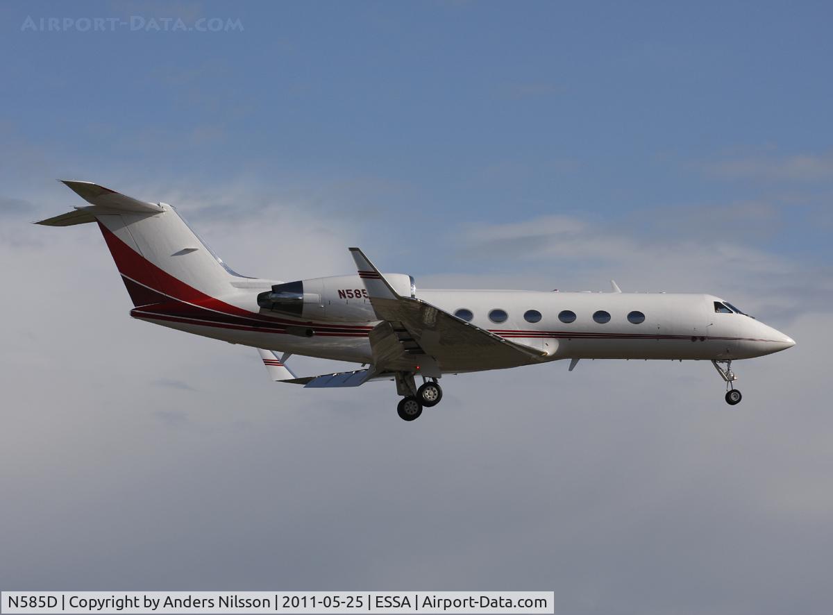 N585D, 1994 Gulfstream Aerospace G-IV C/N 1258, On final approach for runway 26.