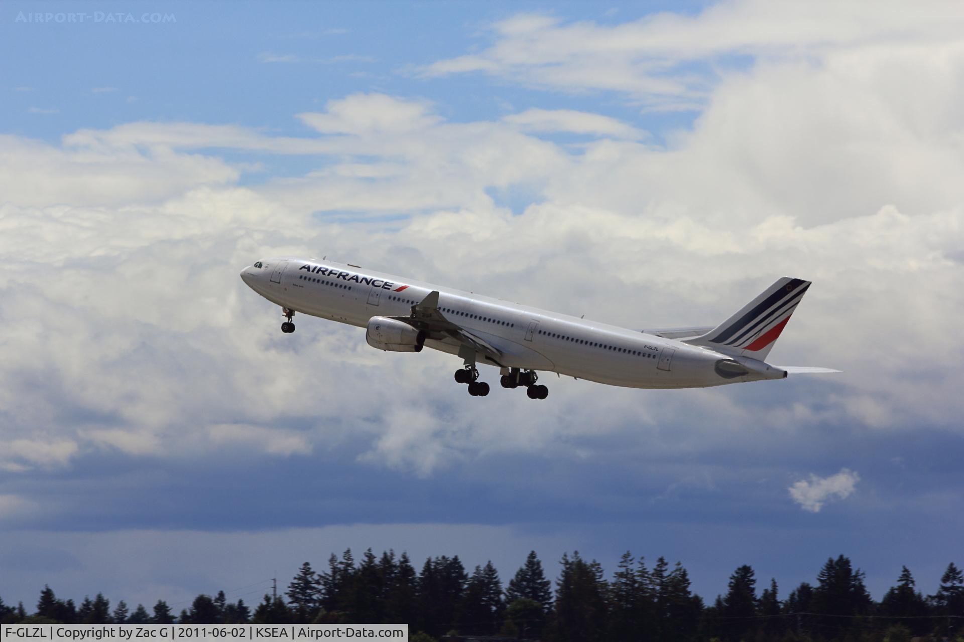 F-GLZL, 1998 Airbus A340-313X C/N 210, Taking off heading south.
