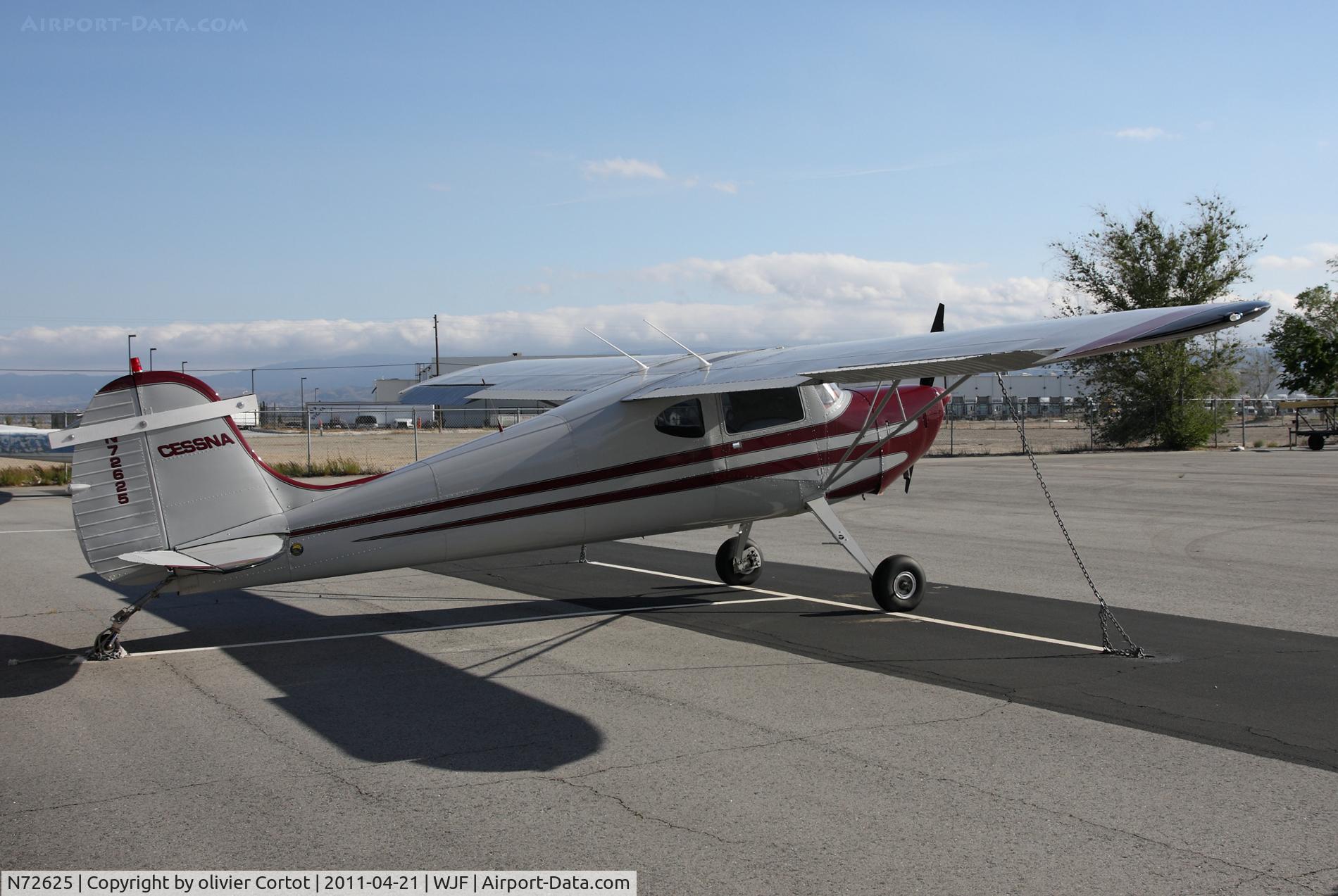 N72625, 1989 De Havilland Canada DHC-2 Beaver Mk.I C/N 617, Old Cessna 140 à Lancaster airfield