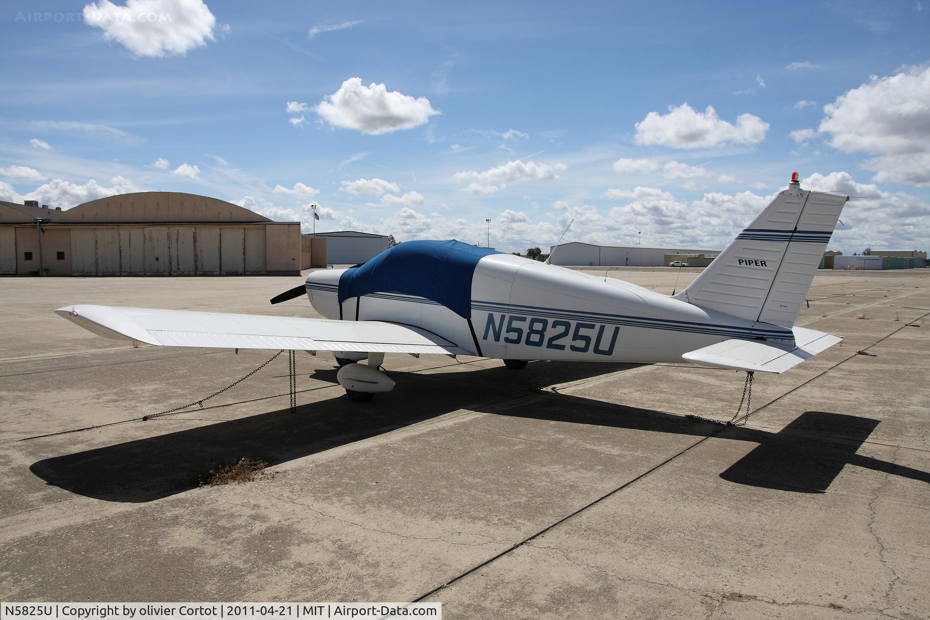N5825U, 1970 Piper PA-28-140 C/N 28-26656, Shafter airfield