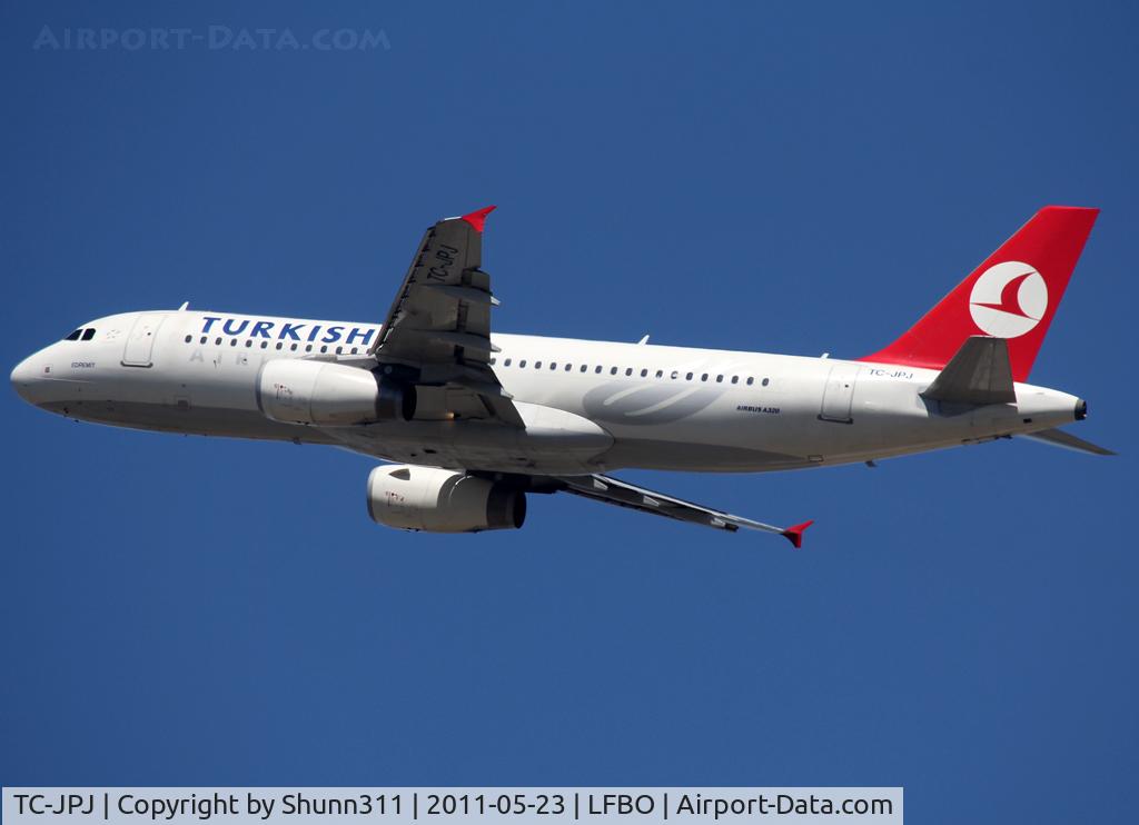 TC-JPJ, 2007 Airbus A320-232 C/N 3239, Taking off rwy 32R