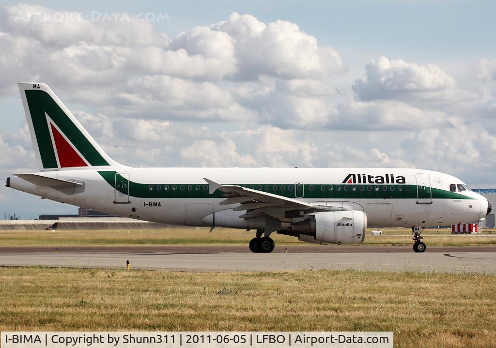 I-BIMA, 2002 Airbus A319-112 C/N 1722, Lining up rwy 14L for departure...