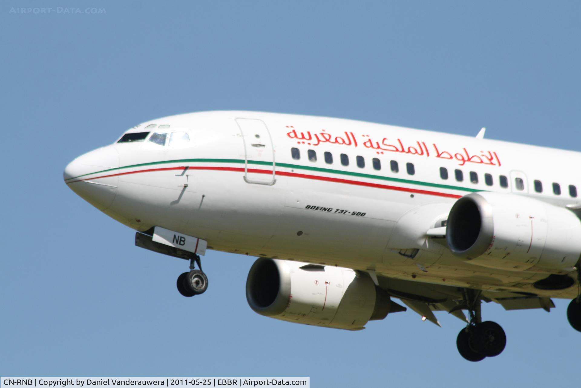 CN-RNB, 1993 Boeing 737-5B6 C/N 26527/2472, Arival of flight AT682 to RWY 25L