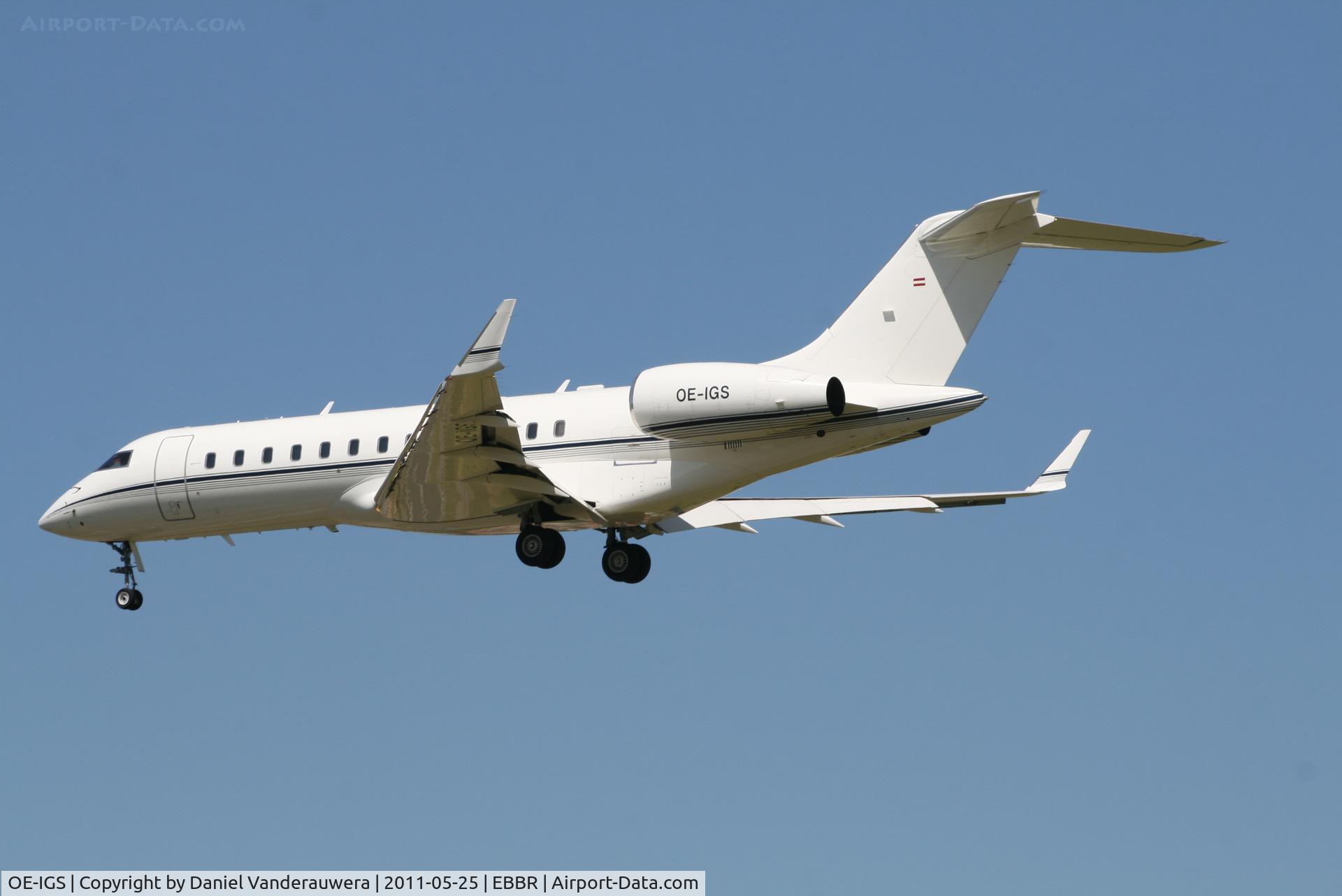 OE-IGS, 2010 Bombardier BD-700-1A10 Global Express C/N 9044, Descending to RWY 25L