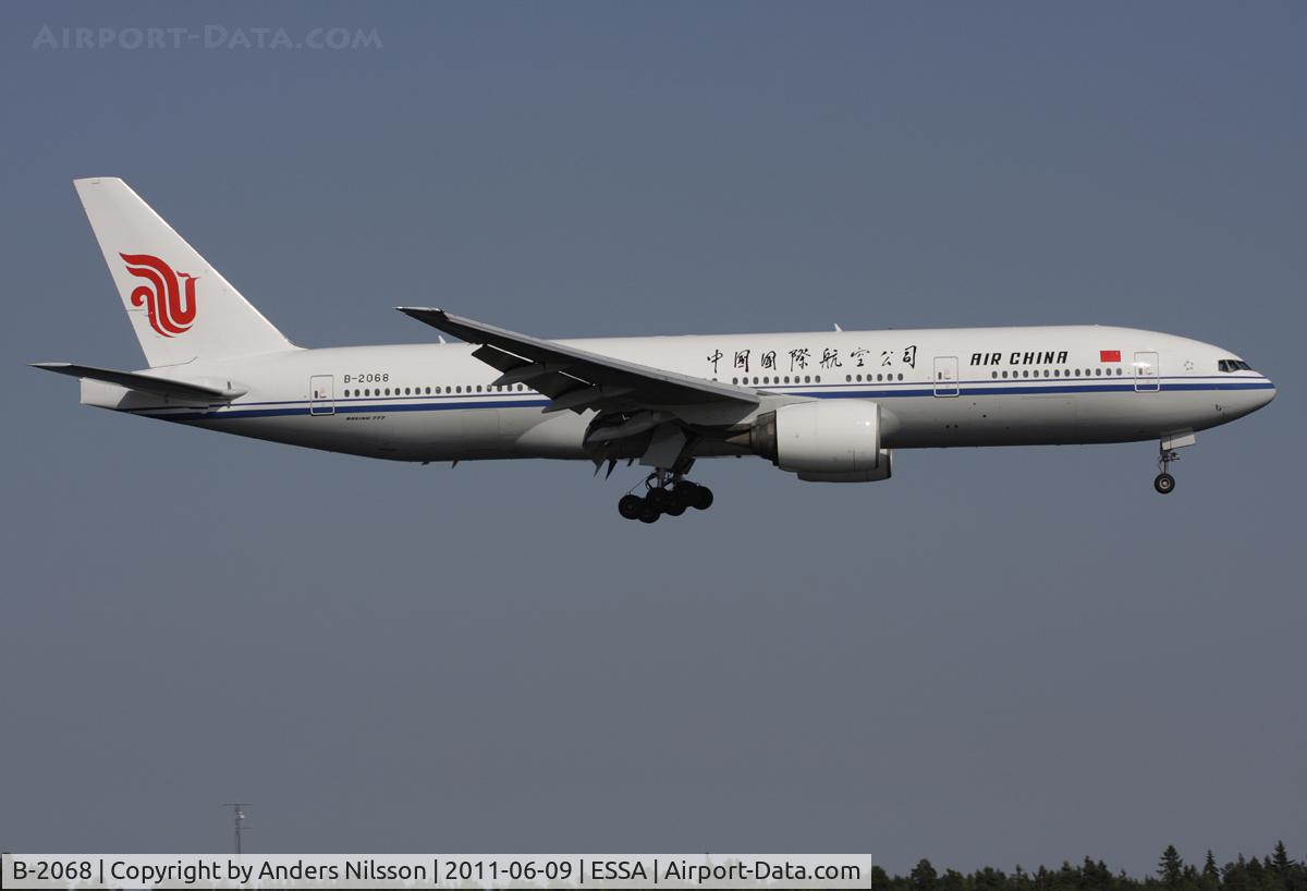 B-2068, 2001 Boeing 777-2J6 C/N 29747, On short final for runway 19L.