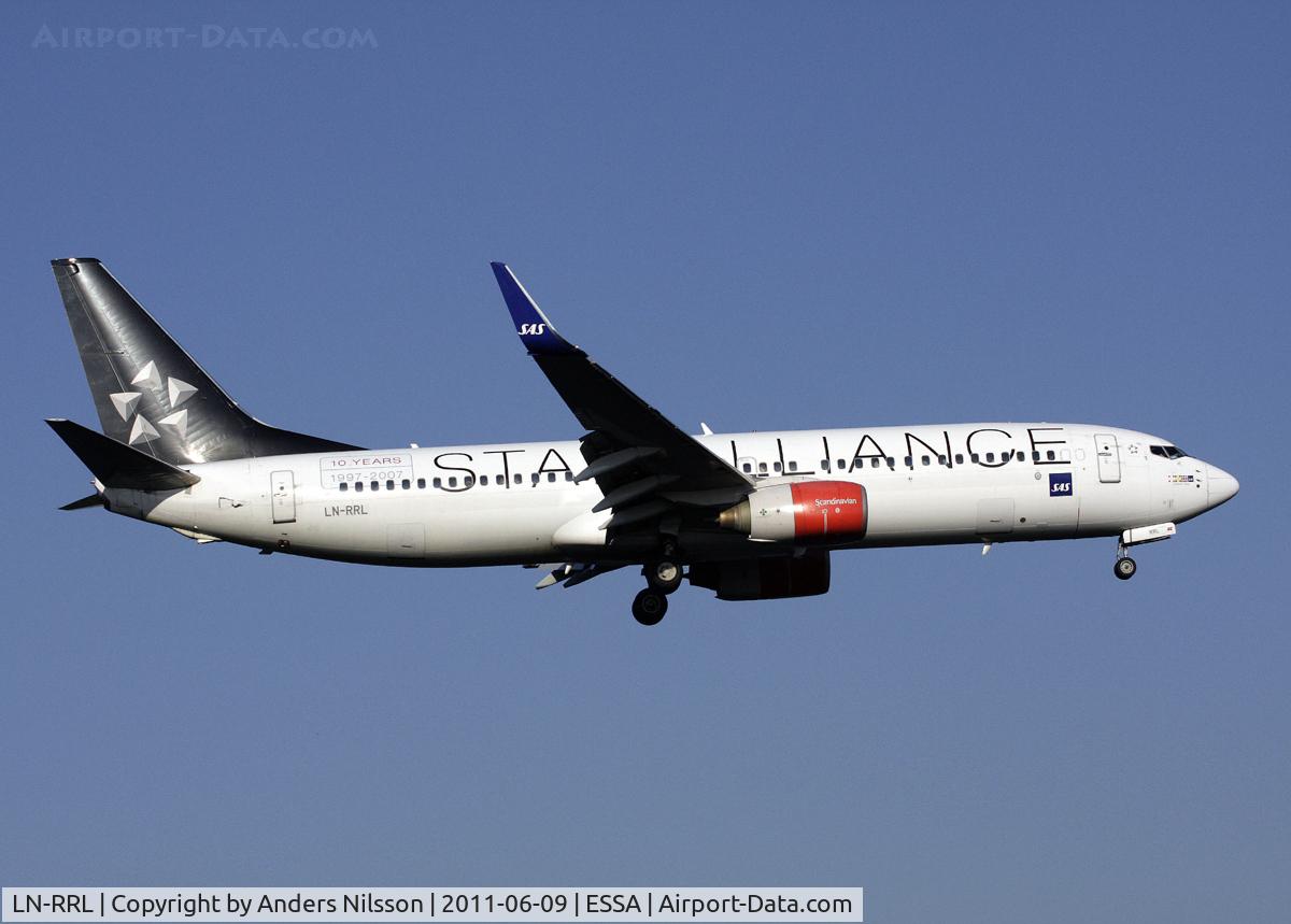 LN-RRL, 2003 Boeing 737-883 C/N 28328, On fianl approach for runway 19L.