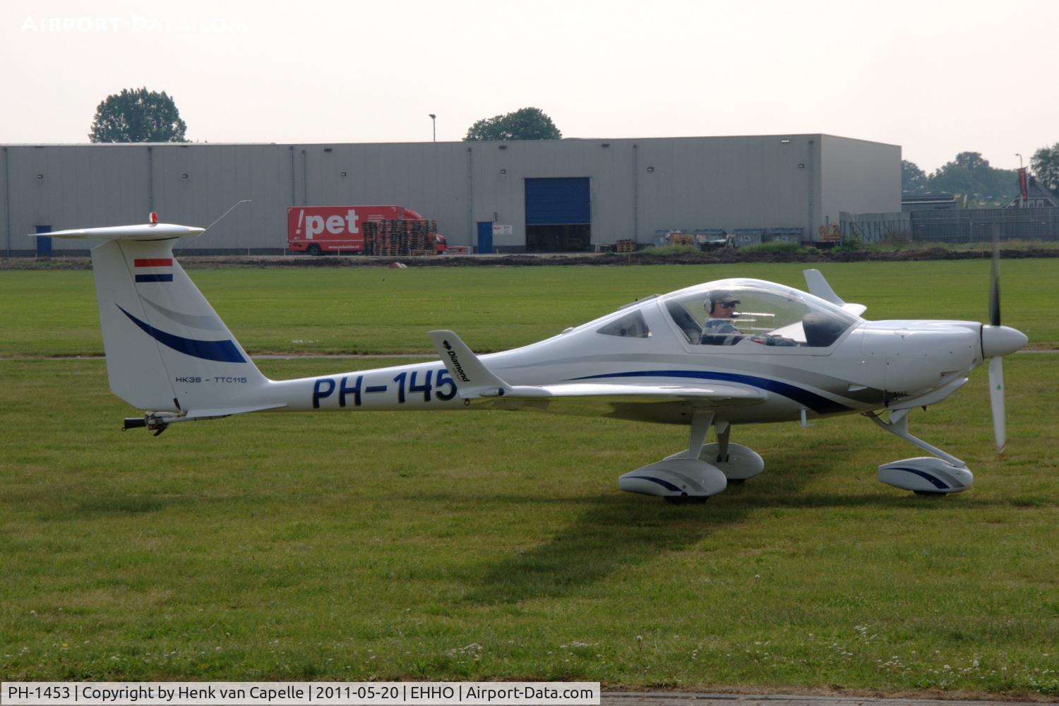 PH-1453, Diamond HK-36TTC Super Dimona C/N 36838, Super Dimona motorglider taxying at Hoogeveen airfield.