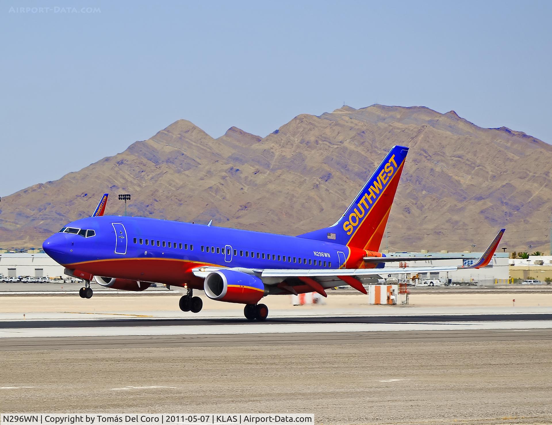 N296WN, 2007 Boeing 737-7H4 C/N 36613, Southwest Airlines Boeing 737-7H4 N296WN (cn 36613/2413)

Las Vegas - McCarran International (LAS / KLAS)
USA - Nevada, May 07, 2011
Photo: Tomás Del Coro