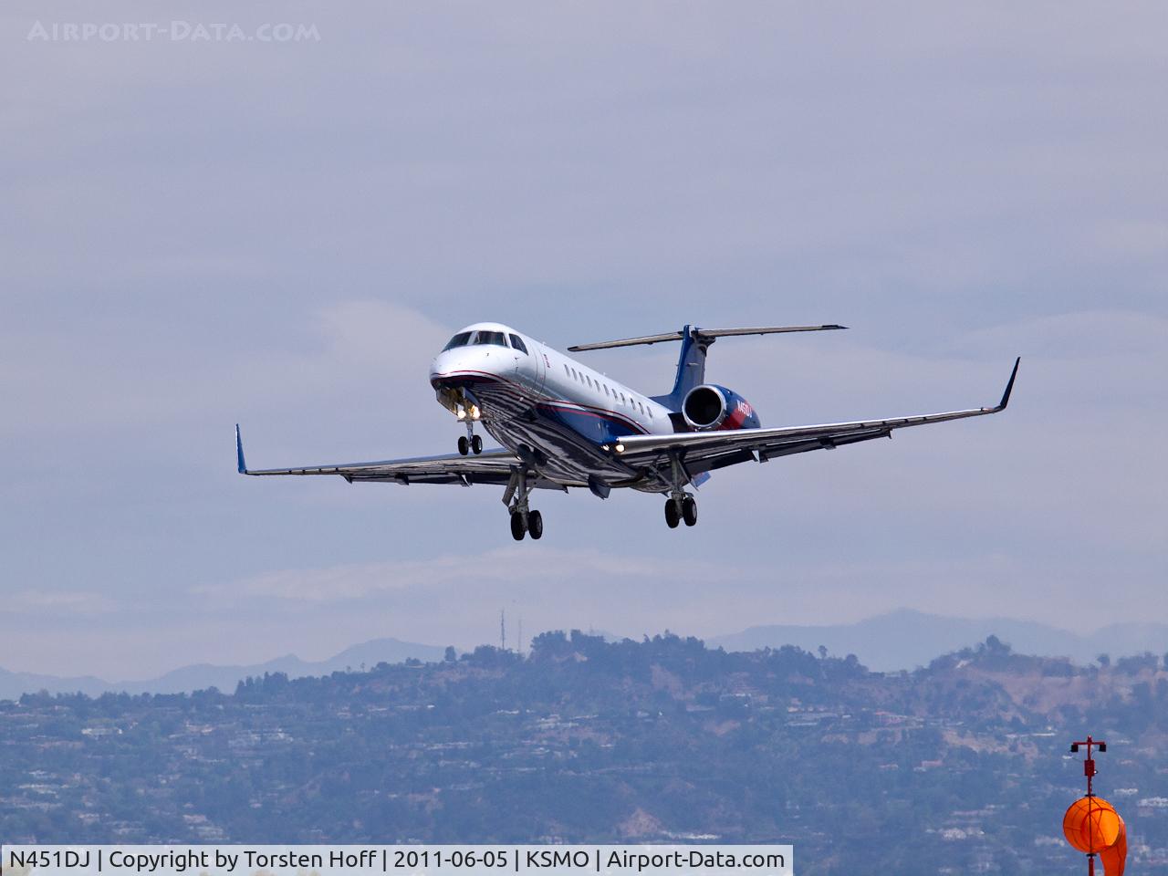 N451DJ, 2004 Embraer EMB-135BJ Legacy C/N 145789, N451DJ declares a missed approach for RWY 21 and throttles up