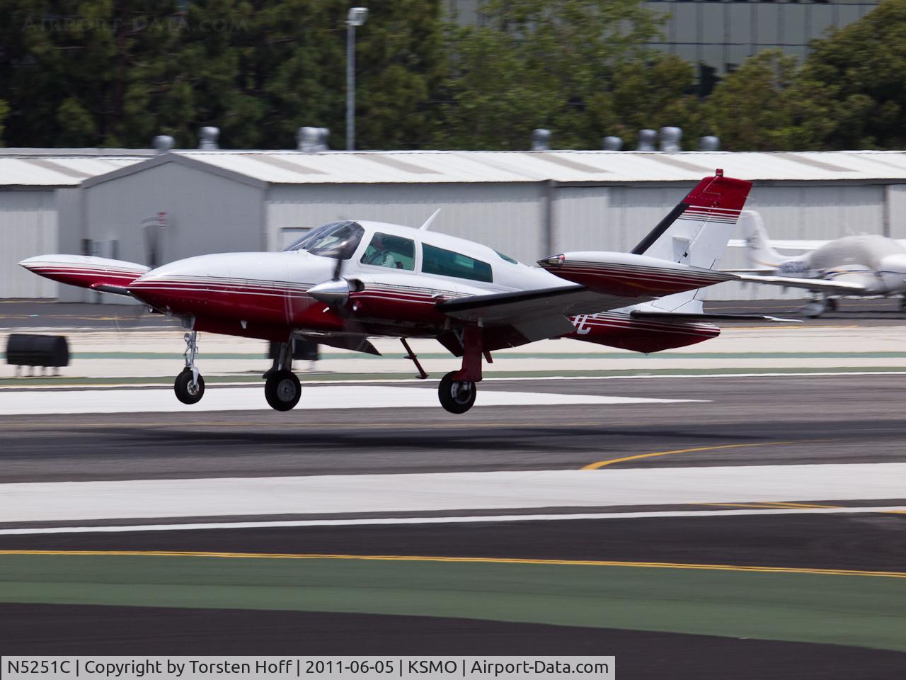 N5251C, 1978 Cessna T310R C/N 310R1526, N5251C arriving on RWY 21