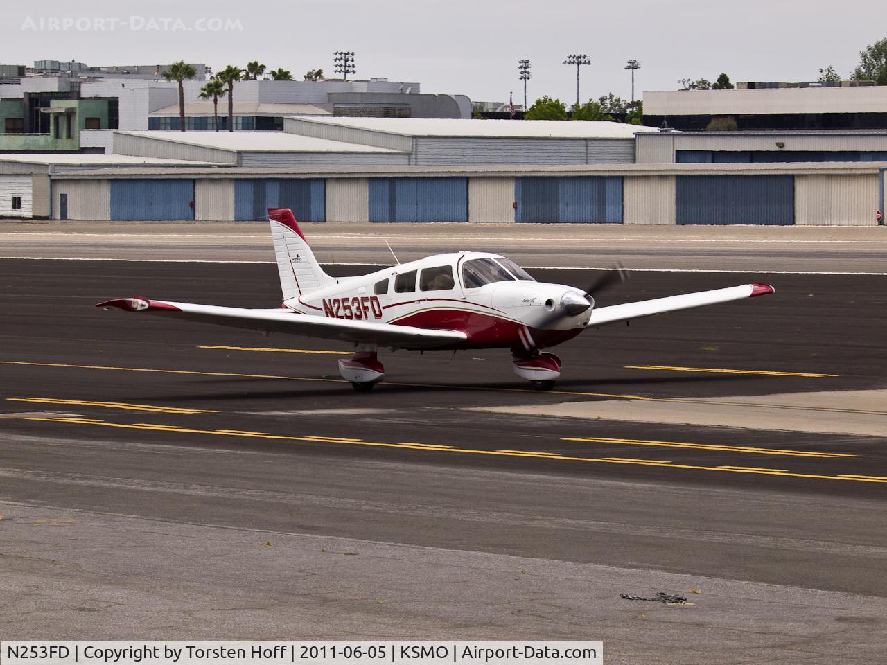 N253FD, Piper PA-28-181 Archer III C/N 2843321, N253FD taxiing