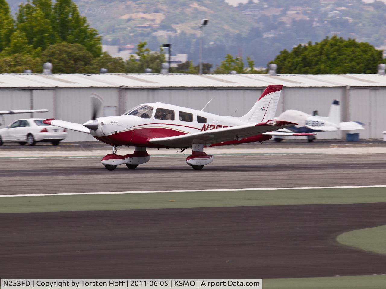 N253FD, Piper PA-28-181 Archer III C/N 2843321, N253FD departing from RWY 21