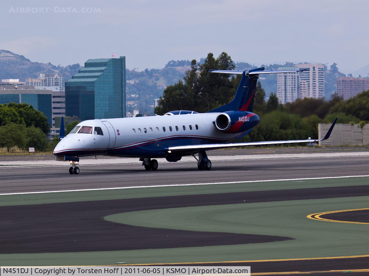 N451DJ, 2004 Embraer EMB-135BJ Legacy C/N 145789, N451DJ departing from RWY 21
