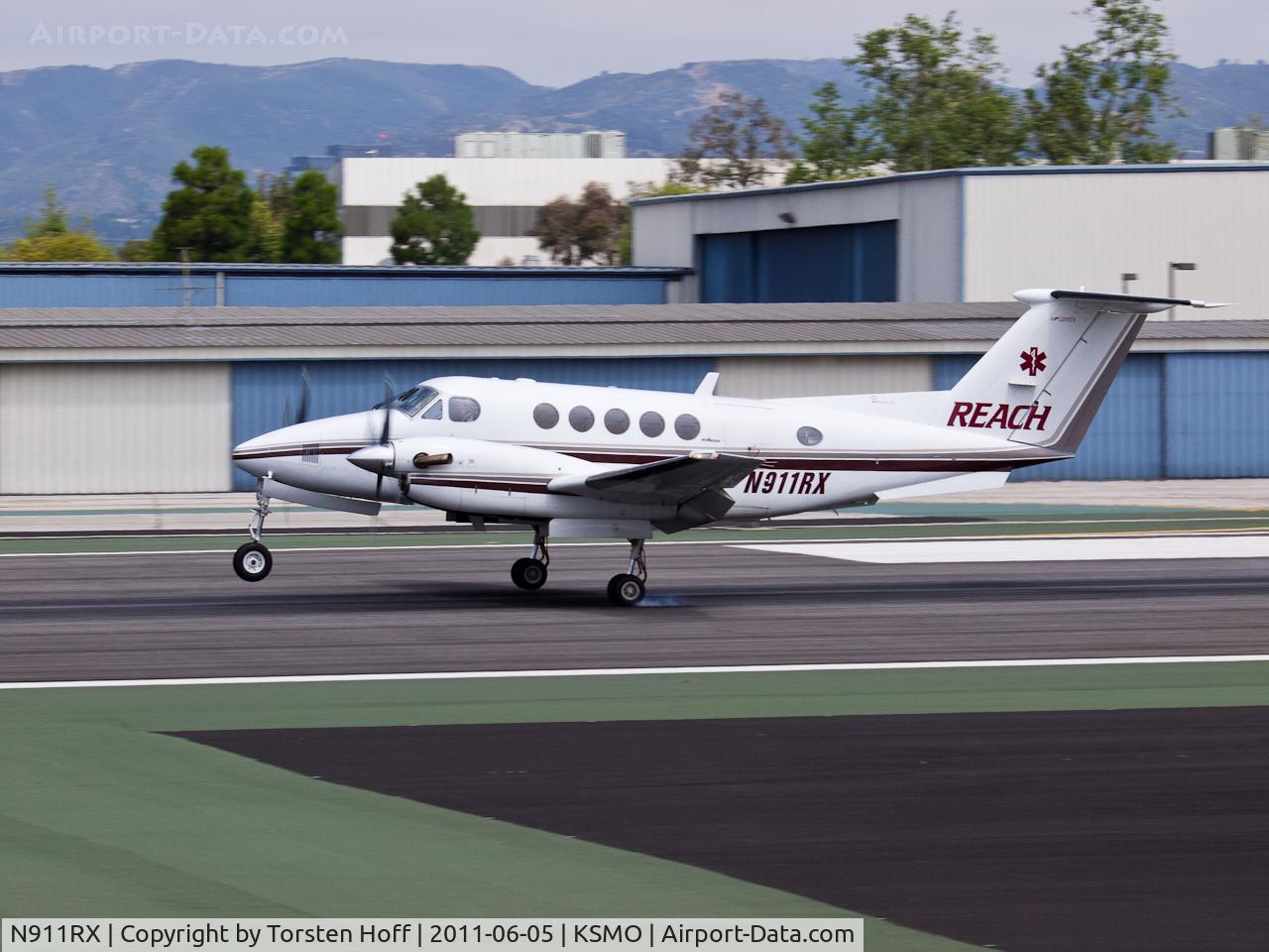 N911RX, 1992 Beech B200 King Air C/N BB-1425, N911RX arriving on RWY 21