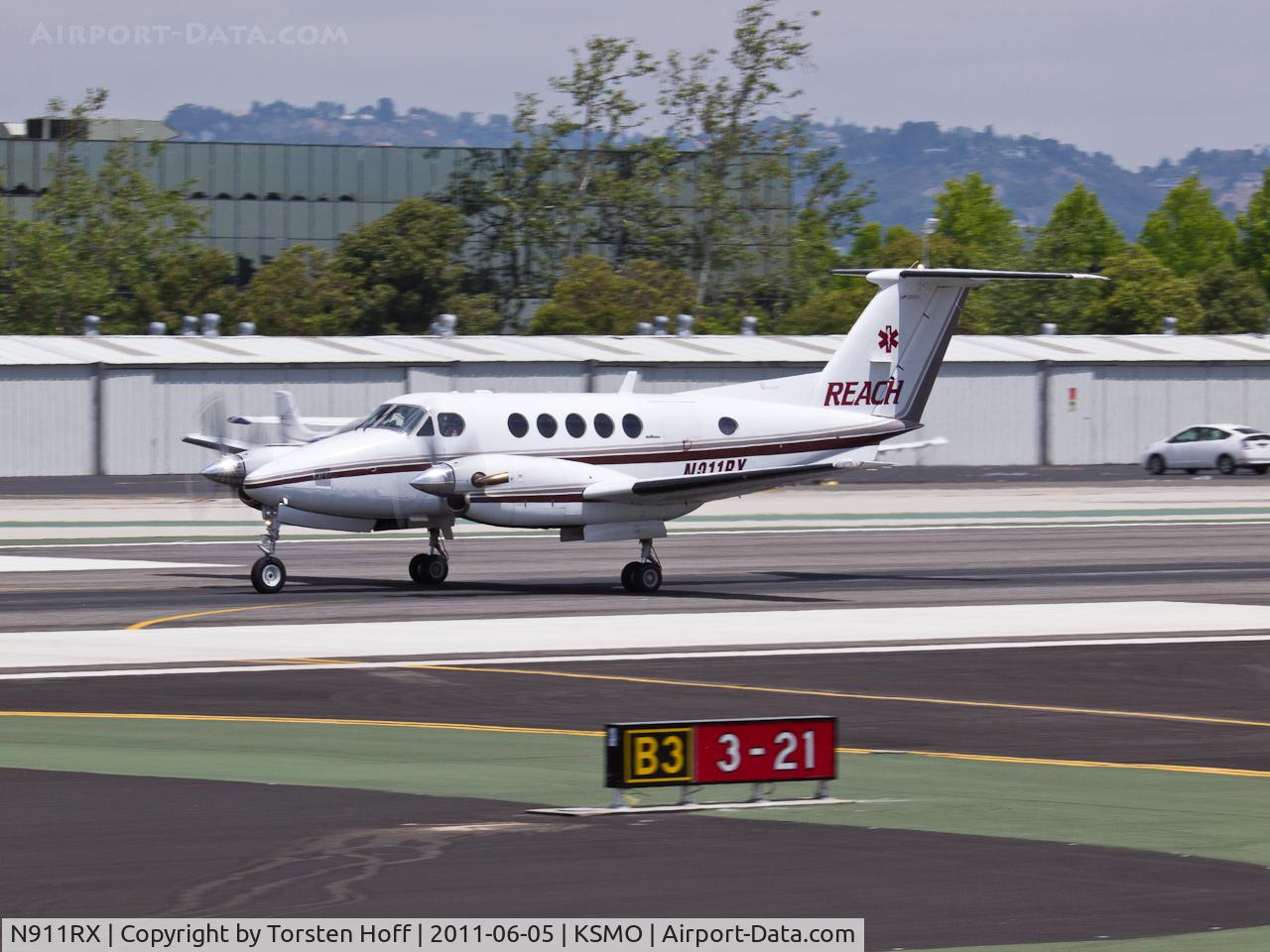 N911RX, 1992 Beech B200 King Air C/N BB-1425, N911RX departing from RWY 21