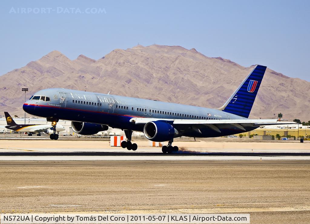 N572UA, 1992 Boeing 757-222(SF) C/N 26682, United Airlines Boeing 757-222 N572UA (cn 26682/508)

Las Vegas - McCarran International (LAS / KLAS)
USA - Nevada, May 07, 2011
Photo: Tomás Del Coro
