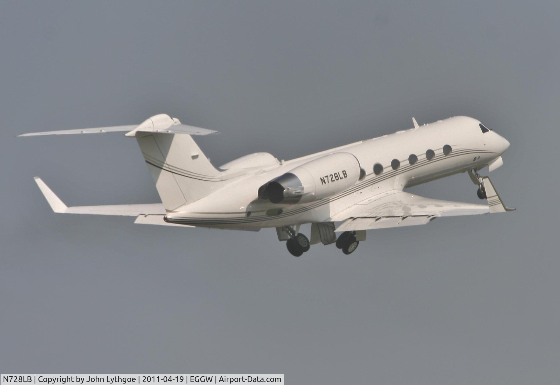 N728LB, 1996 Gulfstream Aerospace G-IV C/N 1296, Departing London Luton,EGGW for Northolt,EGWU